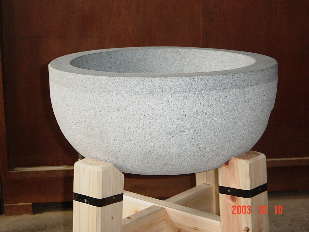 楽天市場】石臼2升用 御影石餅臼セット 檜材うす台付 : 建築金物 SHOP