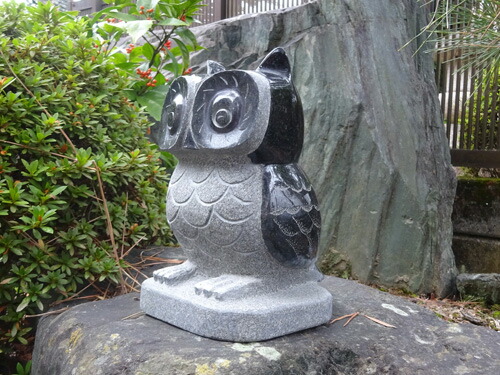 楽天市場】【送料無料】【石ふくろう】黒磨きフクロウ玄関先やお庭の