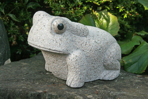 楽天市場】【送料無料】御影石のカエル【ベージュ色】玉砂利や庭石の上