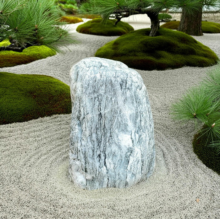 楽天市場】鳥海石灯篭4尺/秋田産 高さ 約120cmです☆【日本庭園