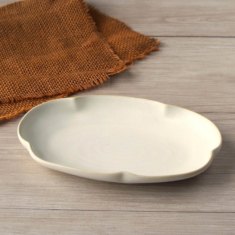 楽天市場】お皿 ゆらり20cm楕円深皿 ホワイト ブルー イエロー