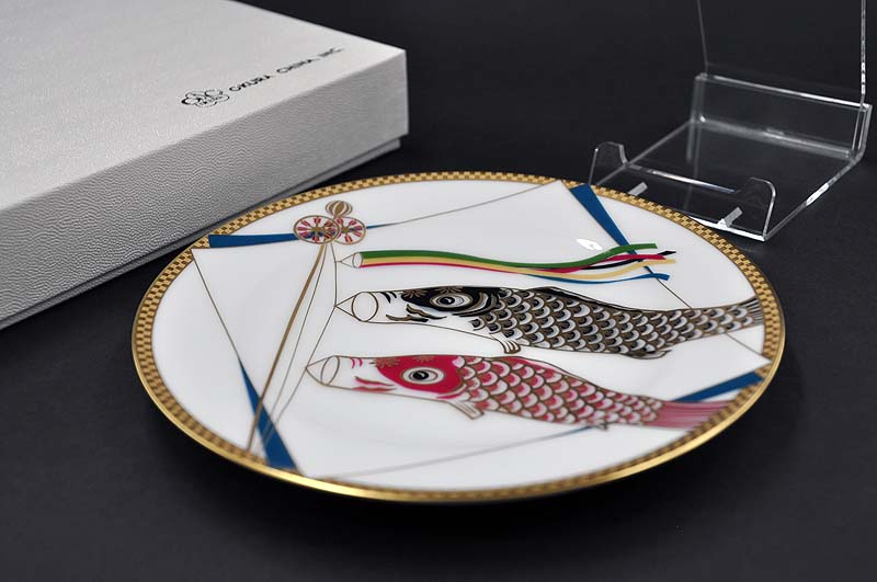 楽天市場】【送料無料】 大倉陶園飾り皿「鯉のぼり」[皿立て付き](20cm