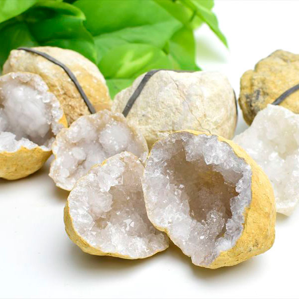 楽天市場】水晶 カルサイト ジオード 晶洞 原石 モロッコ・スマラ産