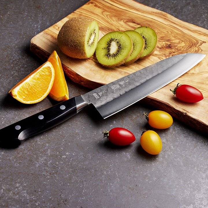 楽天市場】【関の刃物】 虎徹 ヤスキハガネ青紙2号 三徳包丁 180mm