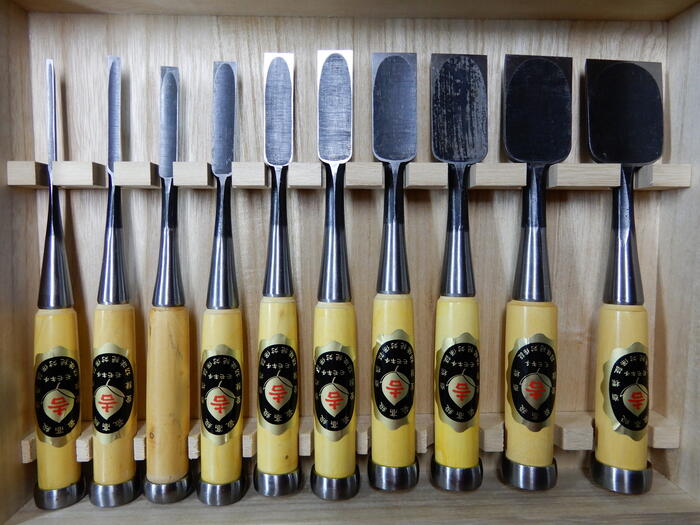 楽天市場】鑿播州三木 宮脇刃物鍛錬所桃吉印 木成追入鑿 グミ柄付10本