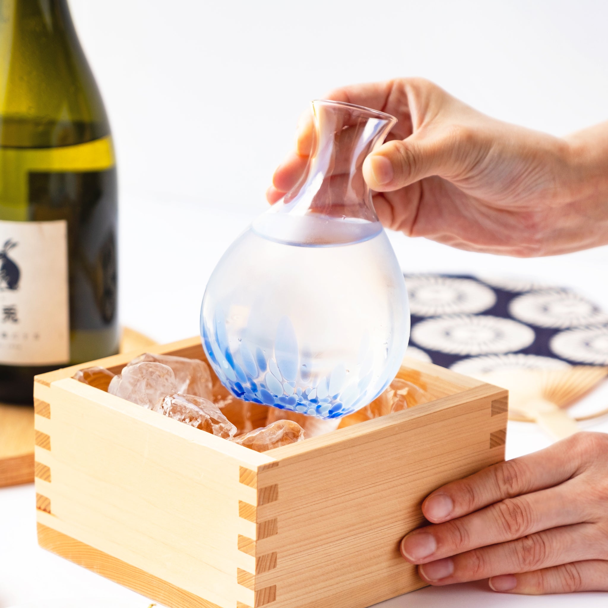 津軽びいどろ 岩清水 酒器セット | 上品なガラスの徳利と盃をプレゼントに