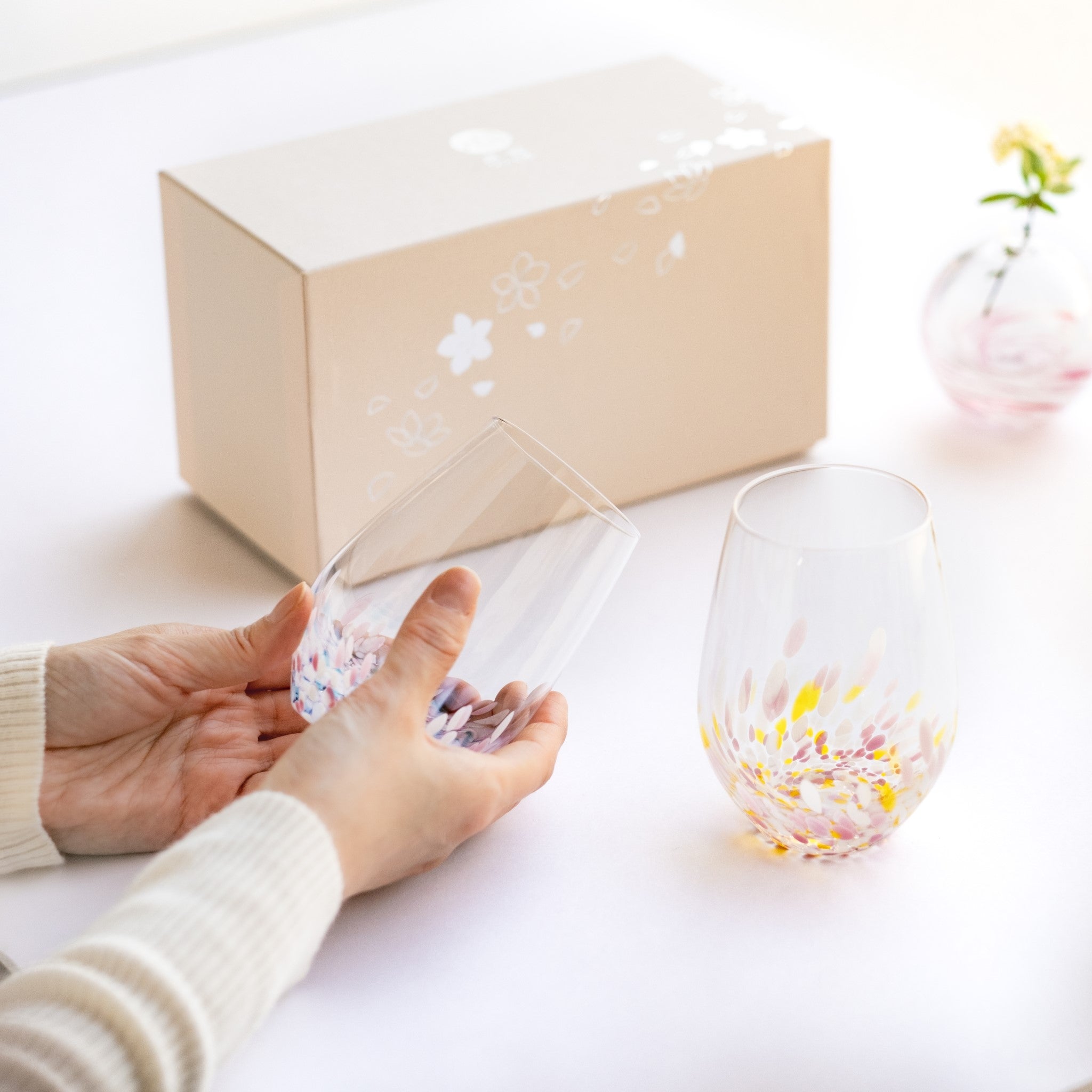 津軽びいどろ さくらさくら ワイングラスペア 菜の花と青い空 | 結婚