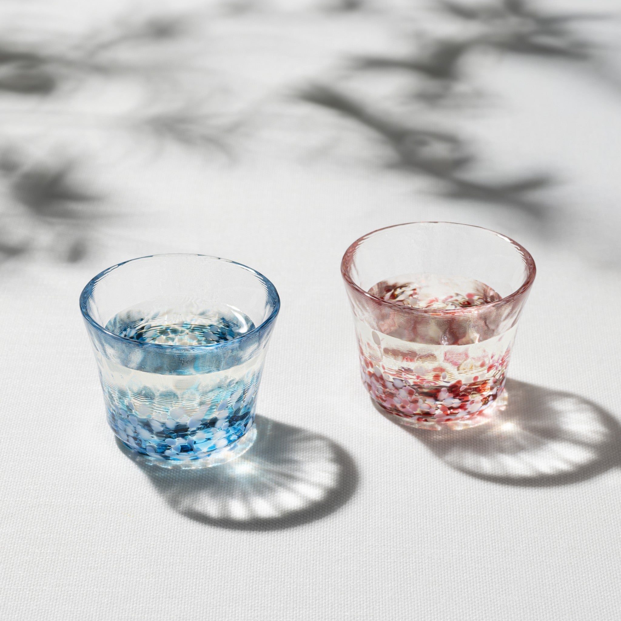 津軽びいどろ 盃ペアセット 小花/青涼 | 上品なガラスのおちょこ