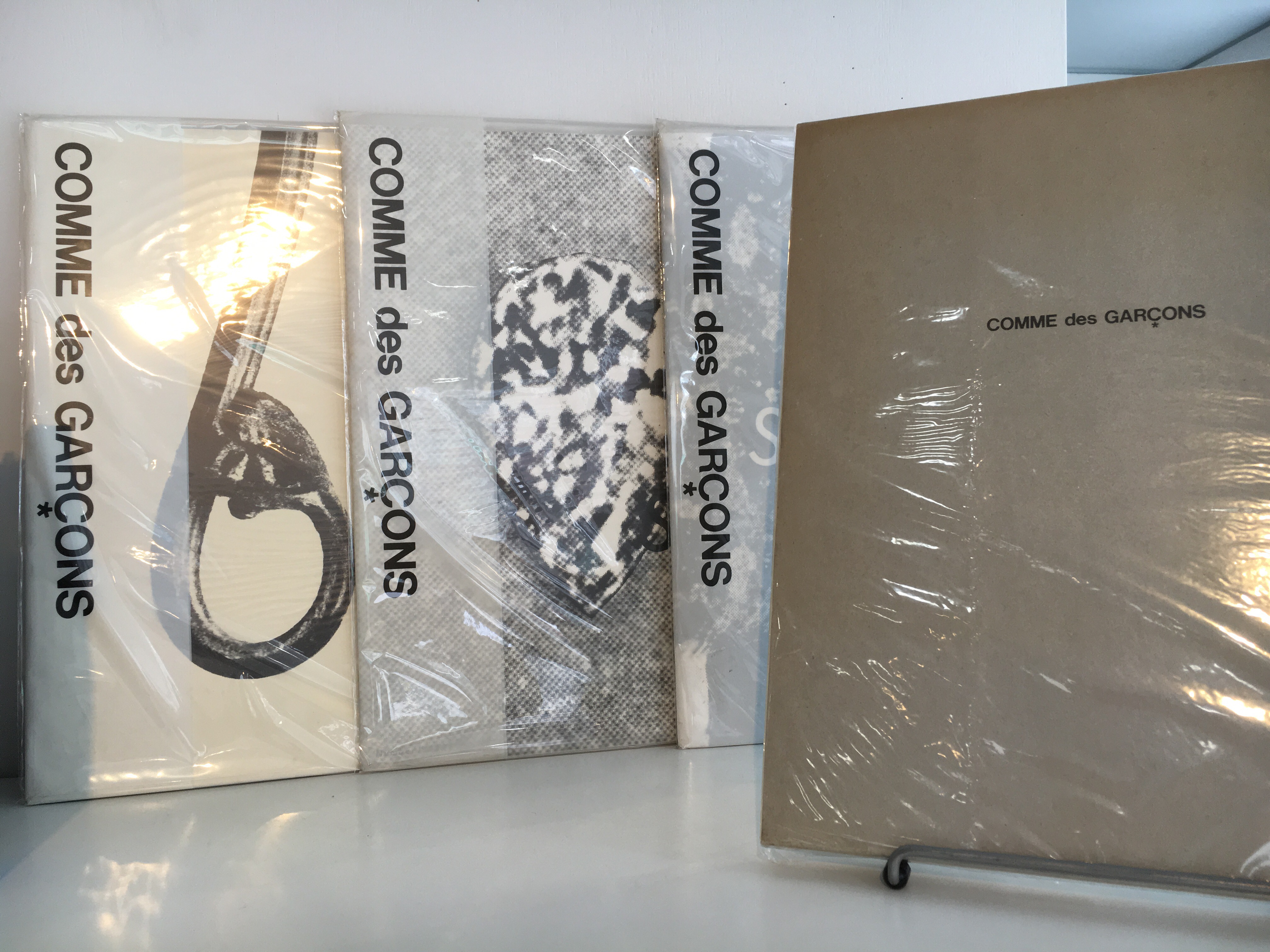 コムデギャルソン「Six」1〜3号、写真集「COMME des GARCONS」入荷しま