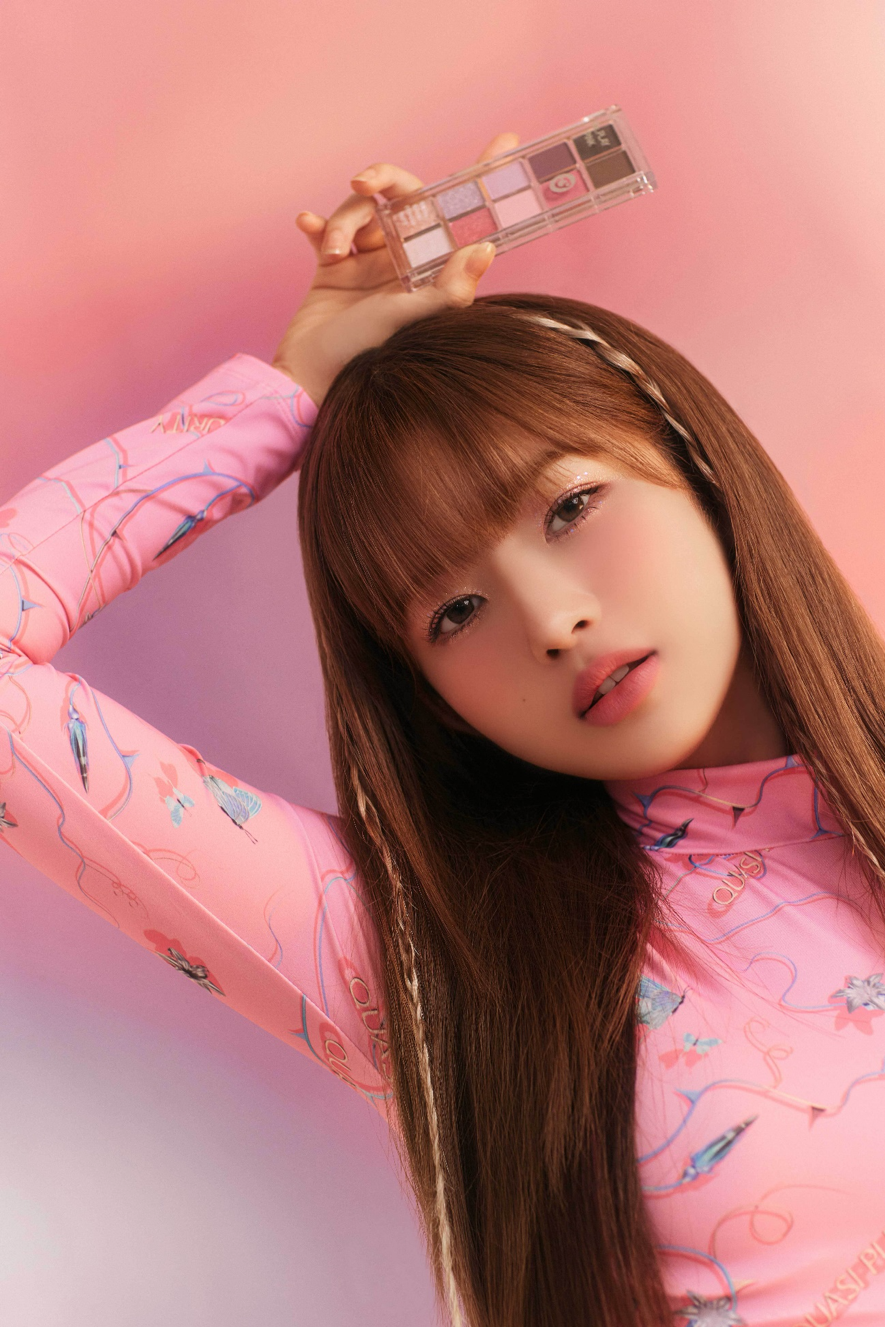 韓国ガールズグループ「IVE」のレイ、韓国発のスイートなコスメ