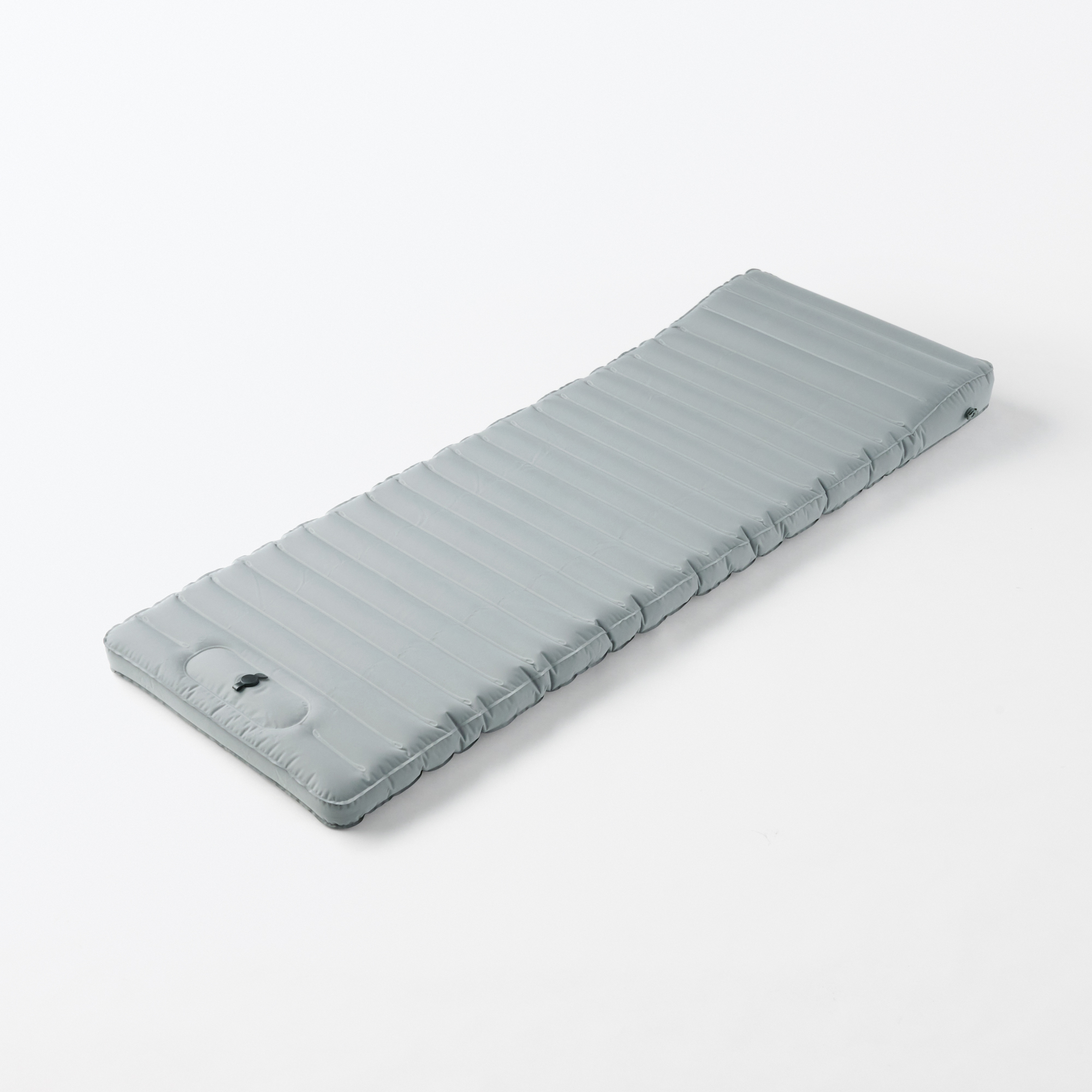 無印良品、「空気でできたマットレス」発売。ポンプ内蔵で道具不要