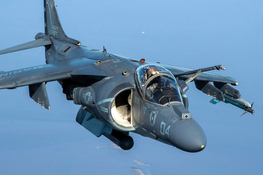 マンガや映画で大活躍！ 世界初の実用VTOL機「ハリアー」完全退役