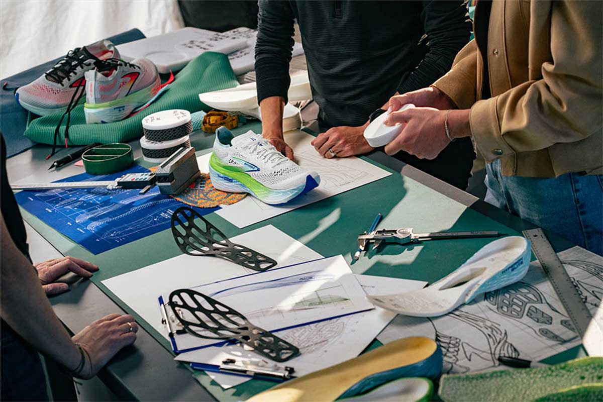 BROOKS】勝利へ導くための新素材｢DNA GOLD｣を搭載した｢HYPERION ELITE