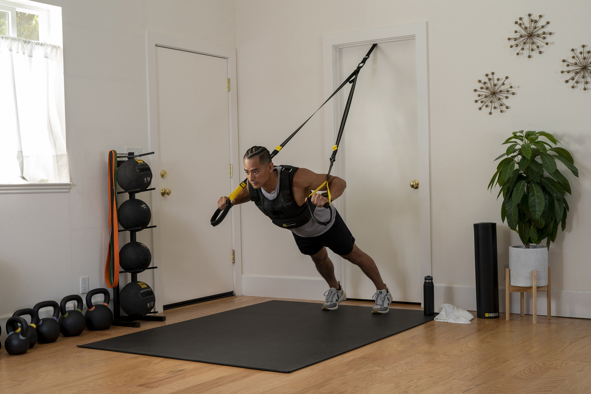 自重トレーニングのその先へ：TRXケブラーウエイトベスト | TRX