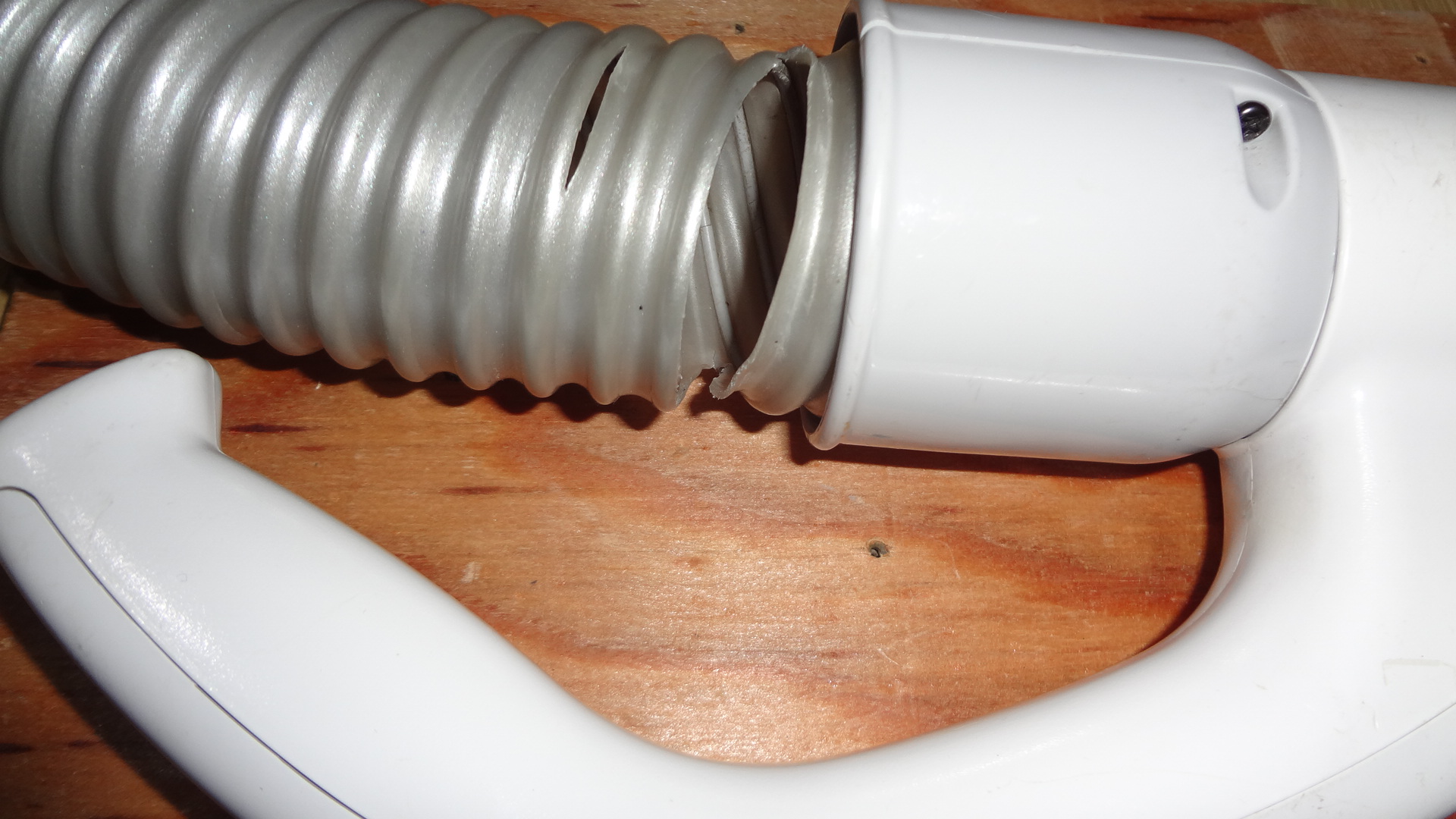 掃除機のホース破れを修理 | TRY-TRY-TRY