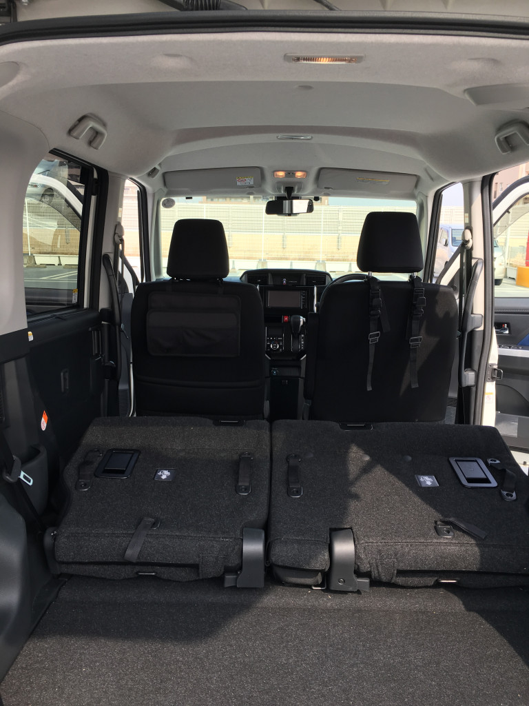 トヨタ ルーミーで車中泊【ベッドキット編】