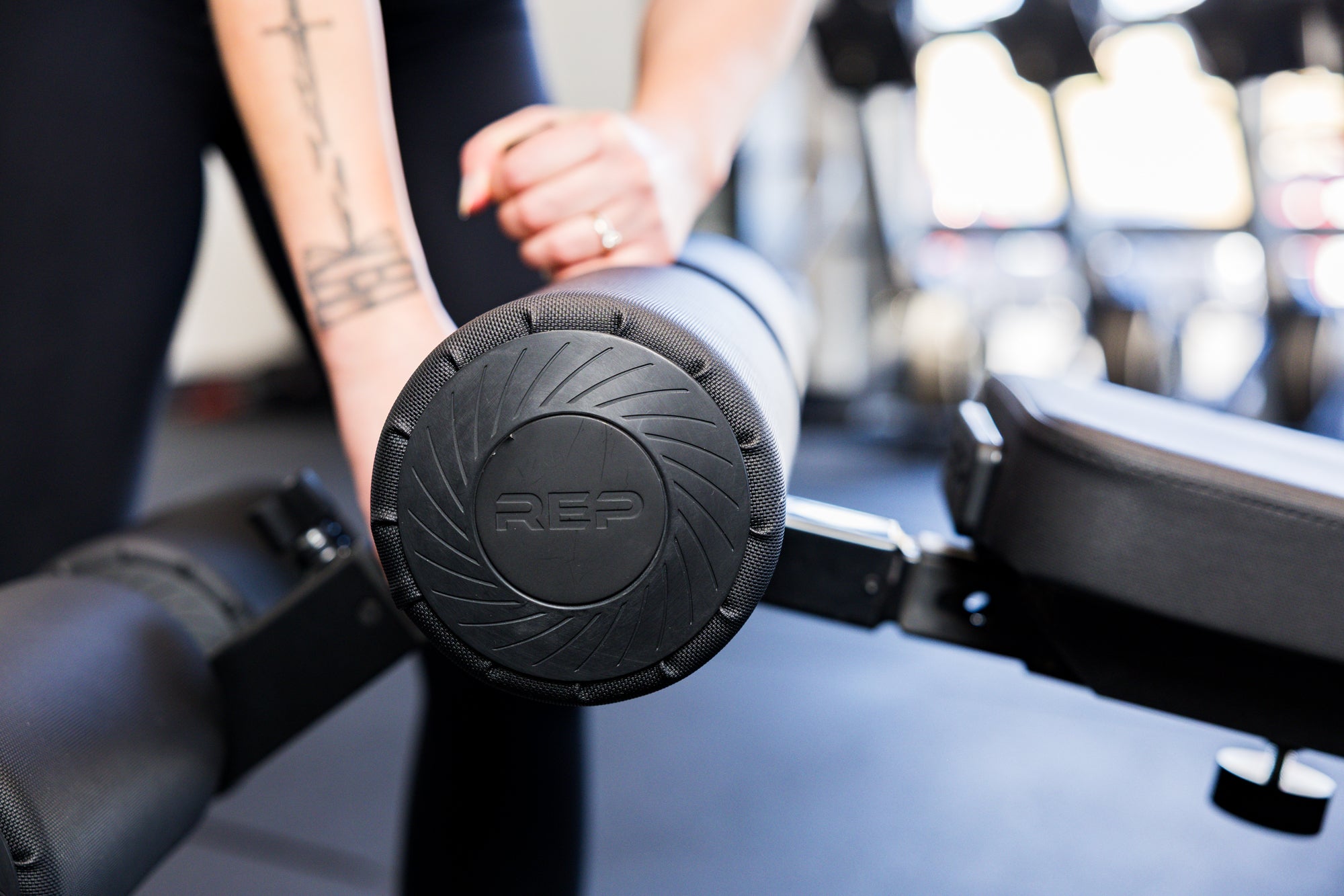 アジャスタブルベンチレッグローラーアタッチメント 2.0 | REP Fitness