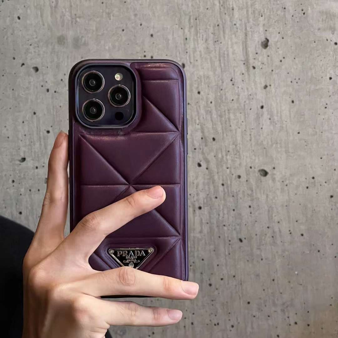 プラダ iPhone15 Pro/14 Proケース トライアングル パデッド PRADA