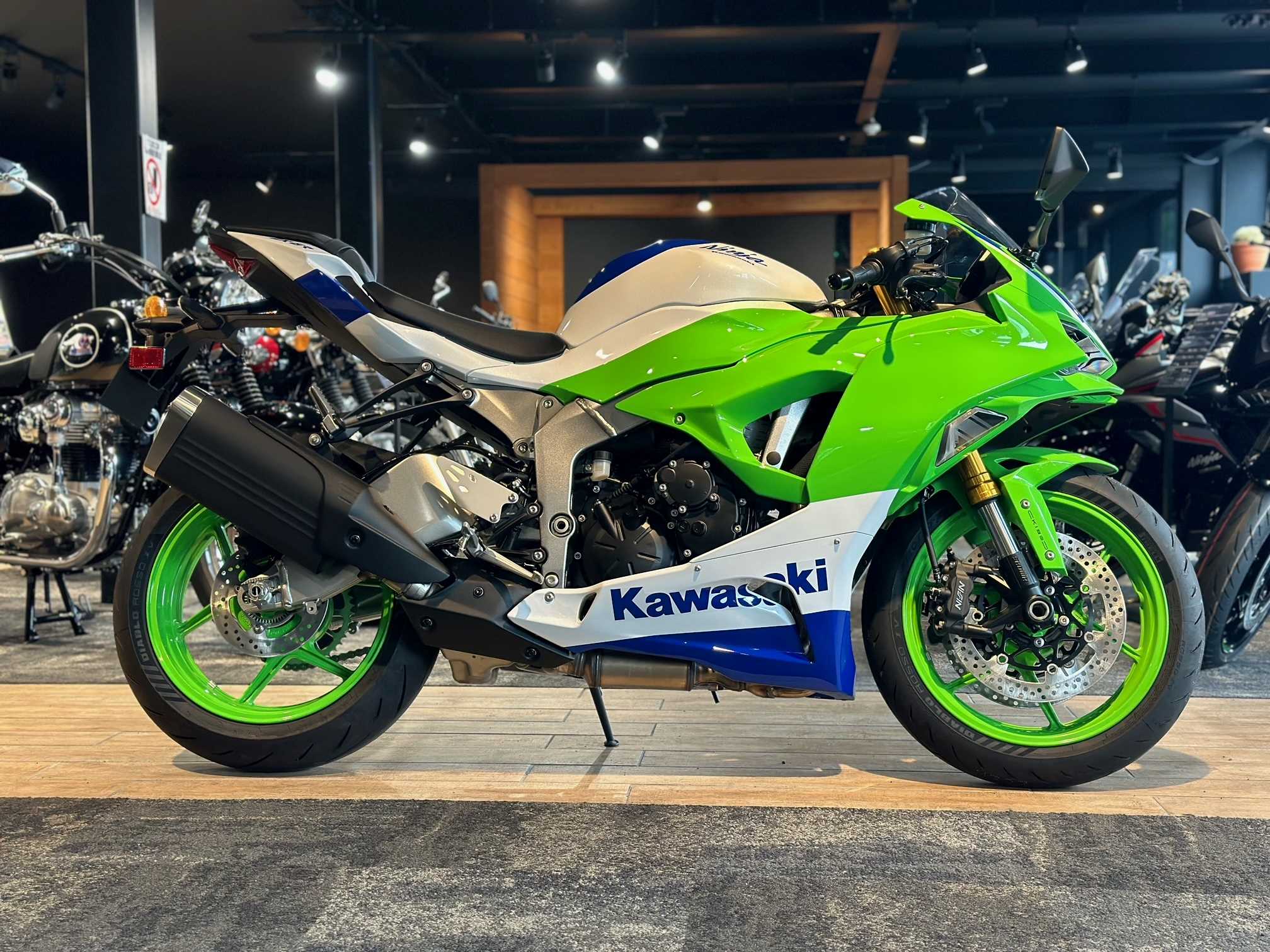 2024年モデル「NINJA ZX-6R 40th ANNIVERSARY EDITION」ご紹介可能です