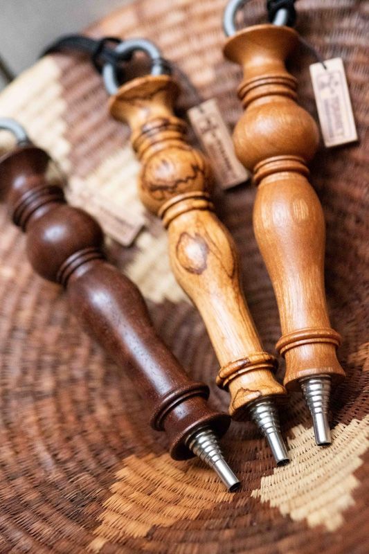 焚き火、BBQ、薪ストーブなどの火起こしに。木工職人さんの手で丁寧に