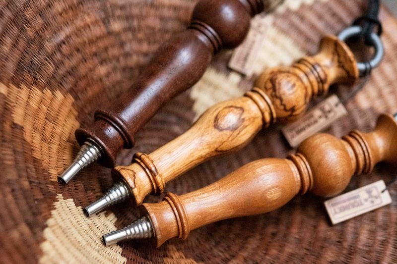 焚き火、BBQ、薪ストーブなどの火起こしに。木工職人さんの手で丁寧に