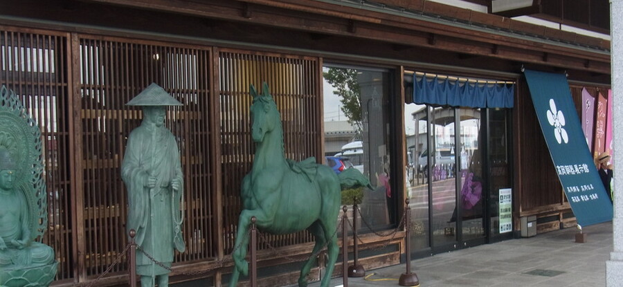 2025-109．鋳銅花鳥図象嵌花瓶 - 高岡銅器展示館