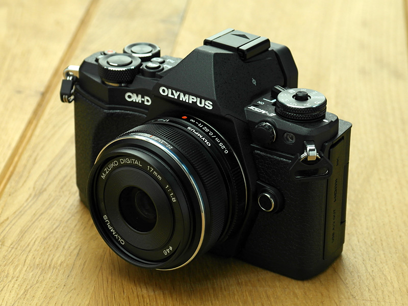 OM-D E-M5 Mark 2の外観デザインは、見れば見るほど考えられていた