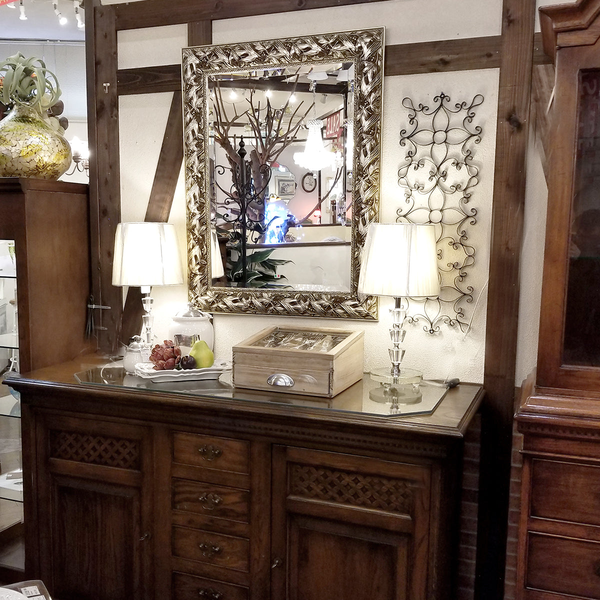 ウォールミラー/アンティーク風の額縁がおしゃれなシルバー壁掛け