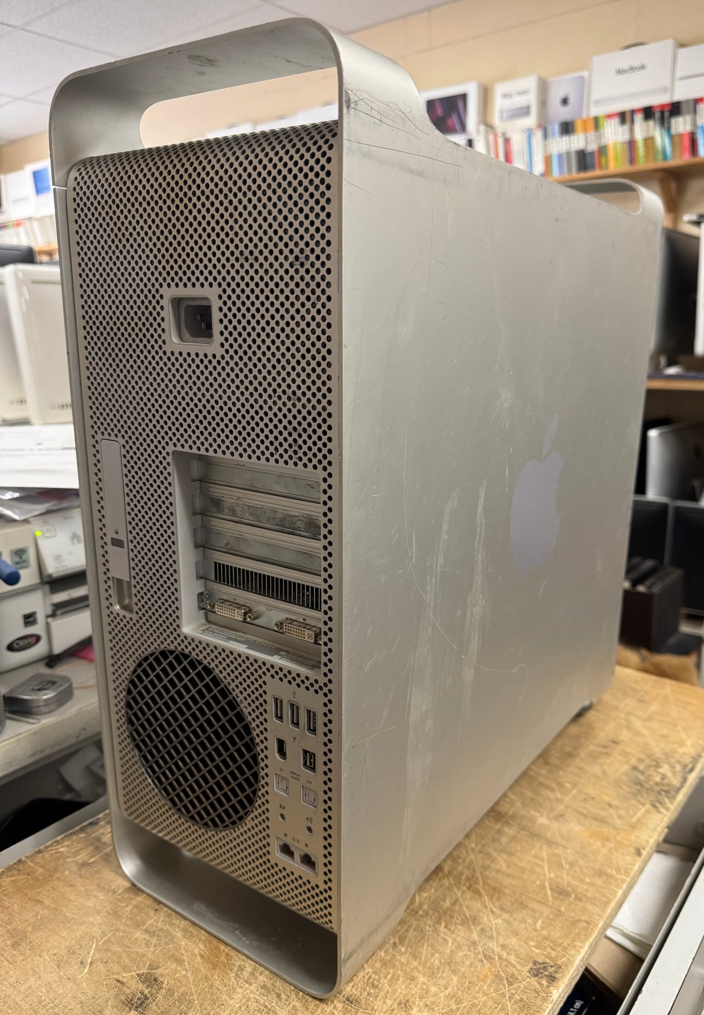 Apple Mac Pro (2,1) June 2007 2 x 3GHz Quad-Core Intel Xeon (BTO