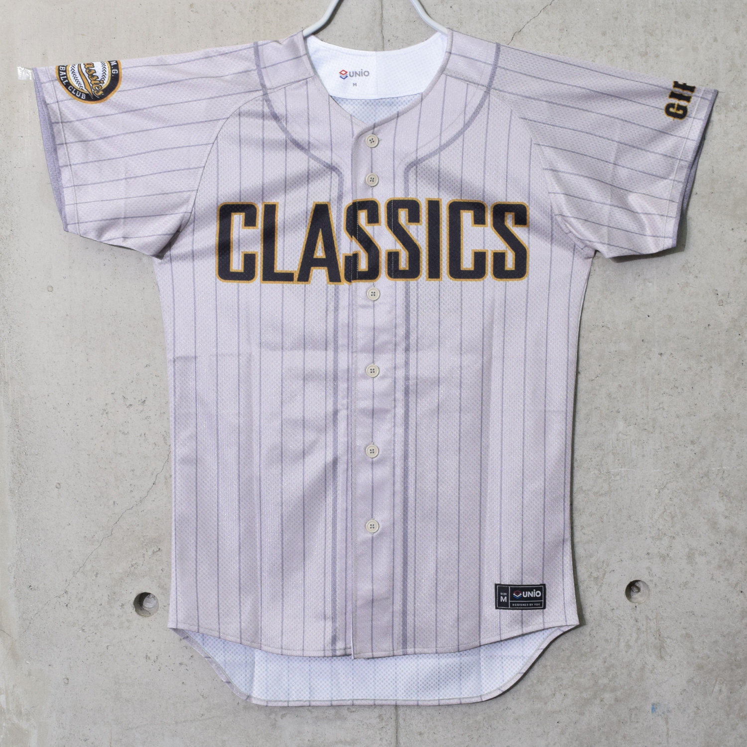 縦ストライプがクラシックな雰囲気のシンプルユニフォーム | 作成事例