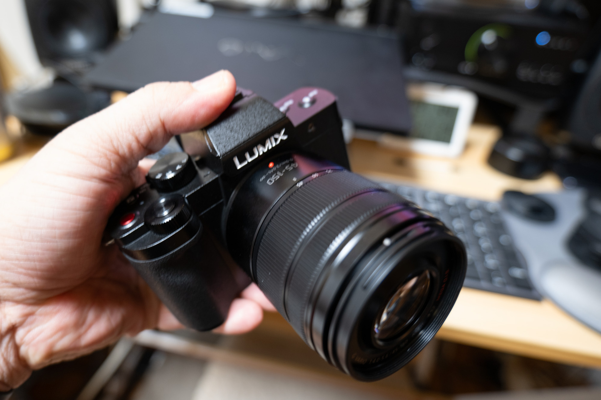 LUMIX DC-G100DW ダブルズームレンズキット: カメラ専用機で撮り歩き