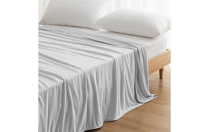 寝苦しい夜の救世主！ ひんやり快適なリバーシブル冷感タオルケットを