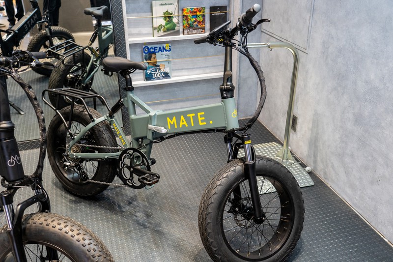 自転車本体 MATE X Dusty Army Eバイクの大本命、「MATE. X」に乗っ