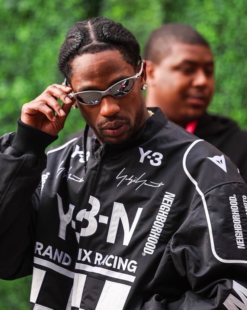Travis Scott が Y-3 x NEIGHBORHOOD Racing Jacketを着用し、adidas