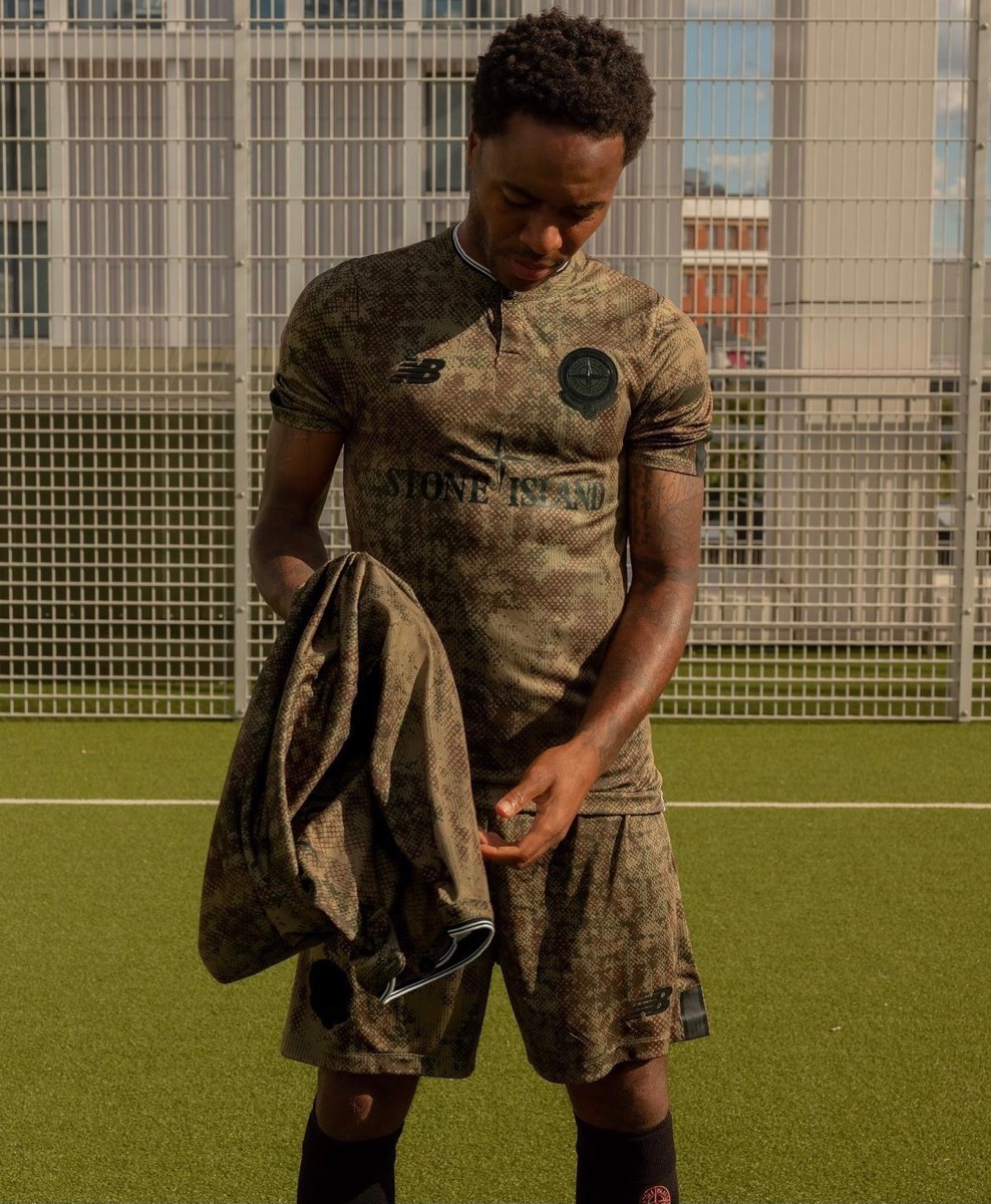 New Balance × Stone Island 初のコラボフットボールコレクションが