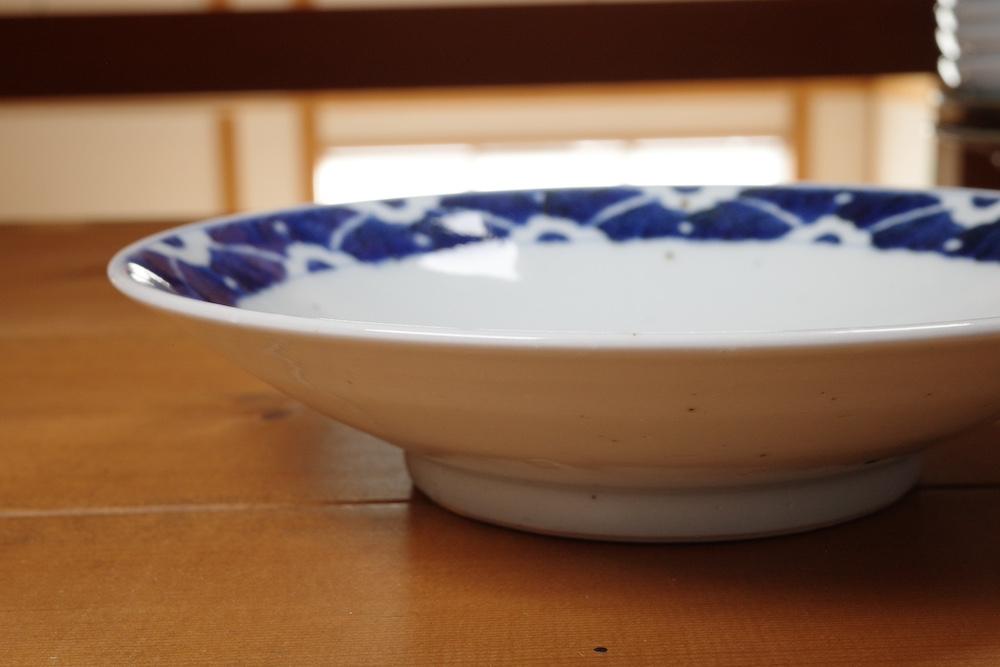 砥部焼・皐月窯 7寸浅鉢 | UROCO.