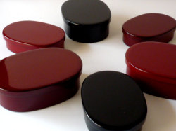 ◇新入荷◇輪島漆塗り お弁当箱 二段入れ子 うるみ（赤）色