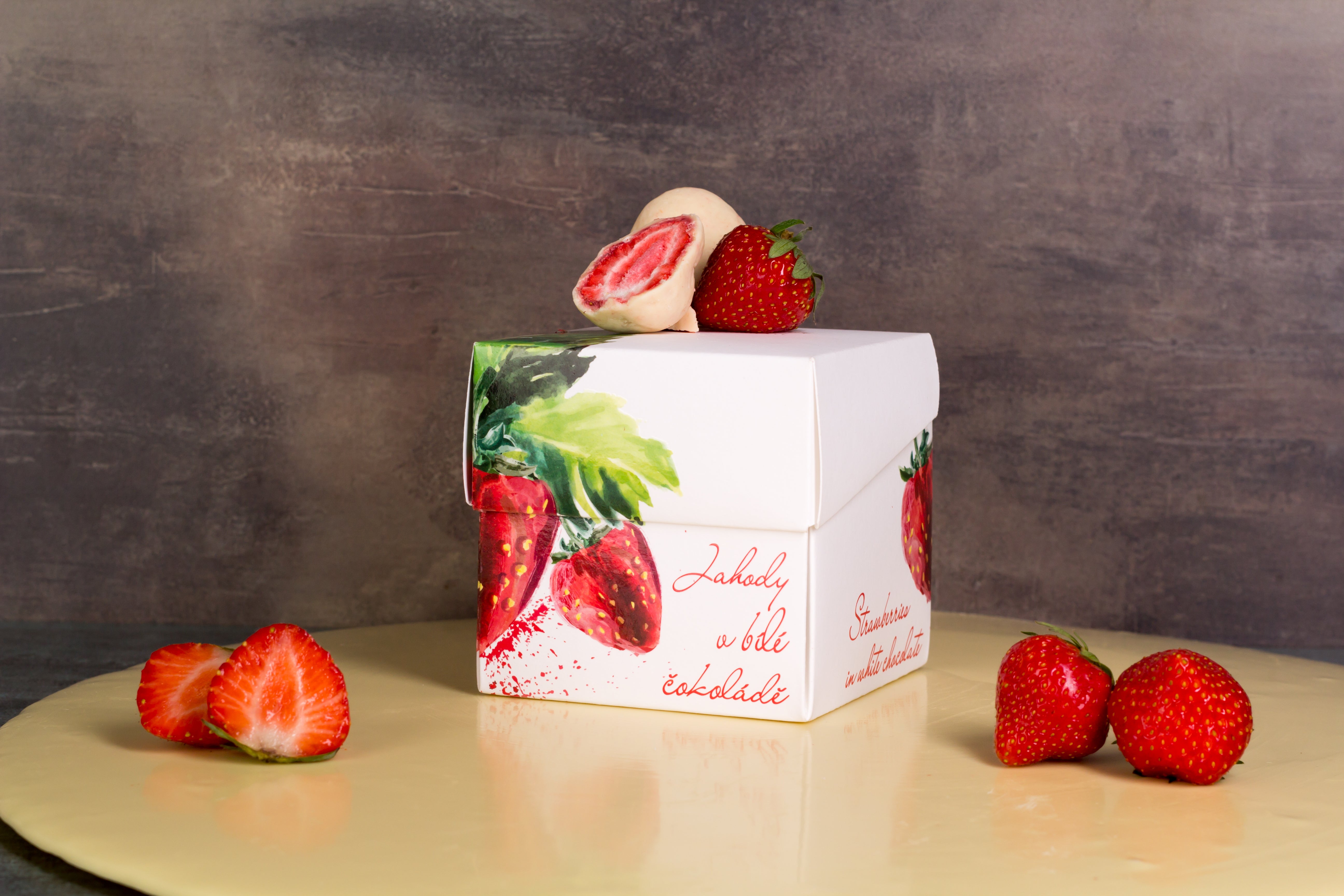 Freeze-dried Strawberries in White Chocolate, dragees, 110g