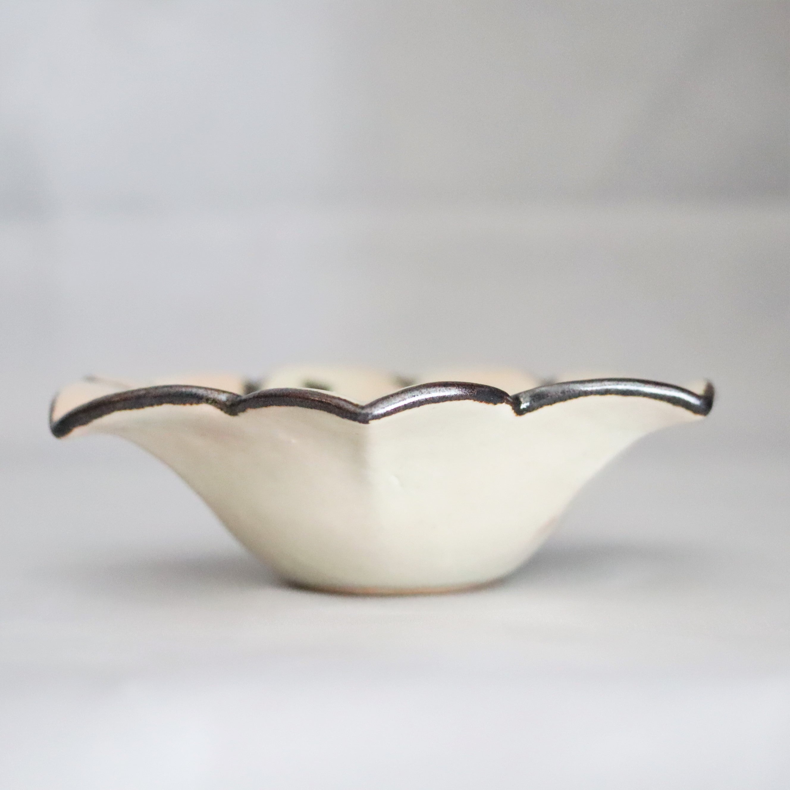 乾山写百合向付 – うつわ御結