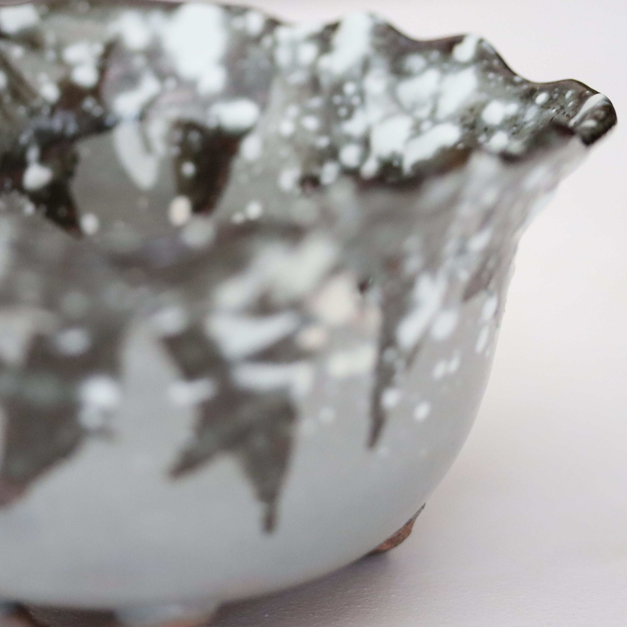 乾山写雪笹角向付 – うつわ御結