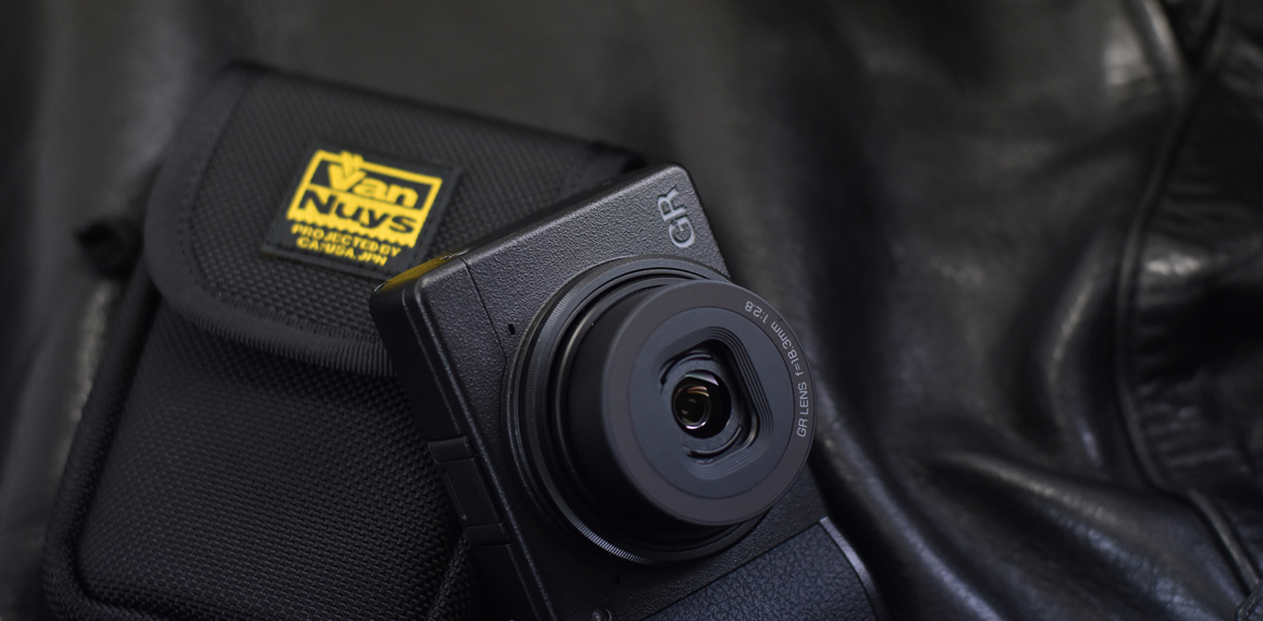 D503：RICOH GR III用 縦型キャリングケース | バンナイズ | 鞄は