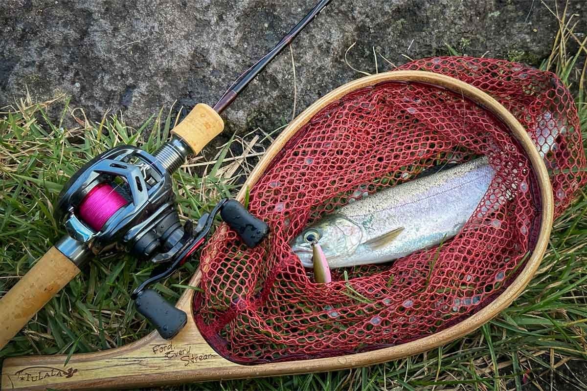 渓流釣りの解禁間近――1gの超軽量ルアーも投げられる「ベイトロッド」が