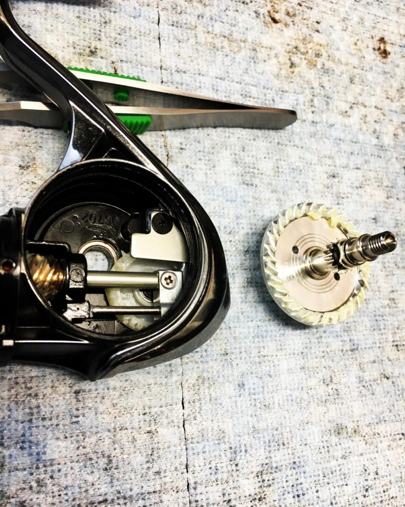 ダイワ 18イグジストLT4000-CXH オーバーホール ラインローラー振動