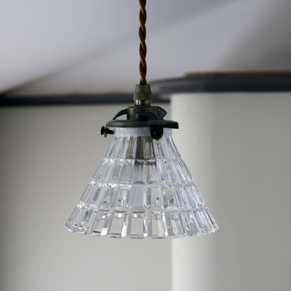 ダイヤのようなカットガラスシェードのペンダントライトセット【灯具A