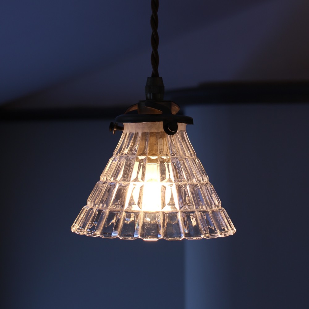 ダイヤのようなカットガラスシェードのペンダントライトセット【灯具A