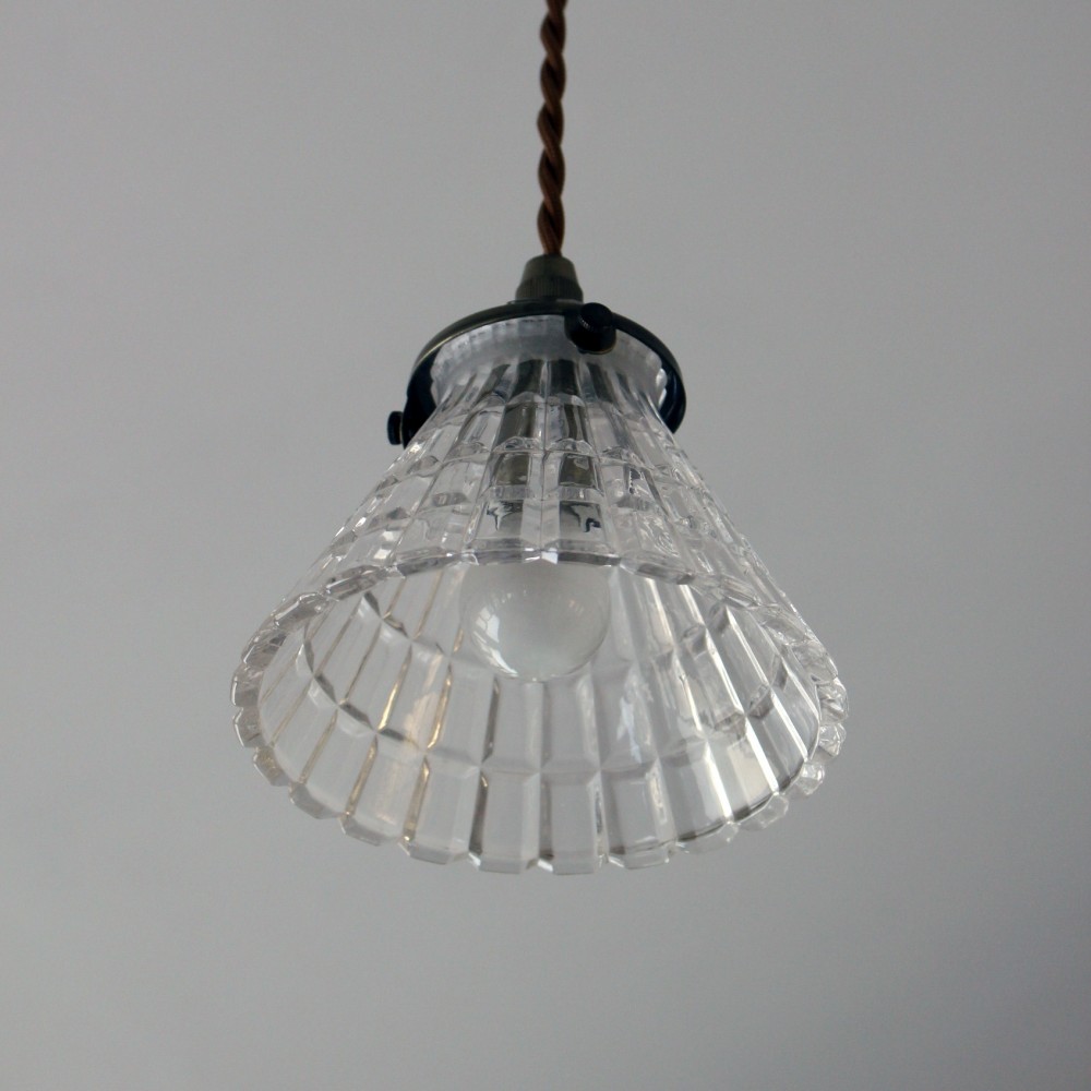 ダイヤのようなカットガラスシェードのペンダントライトセット【灯具A