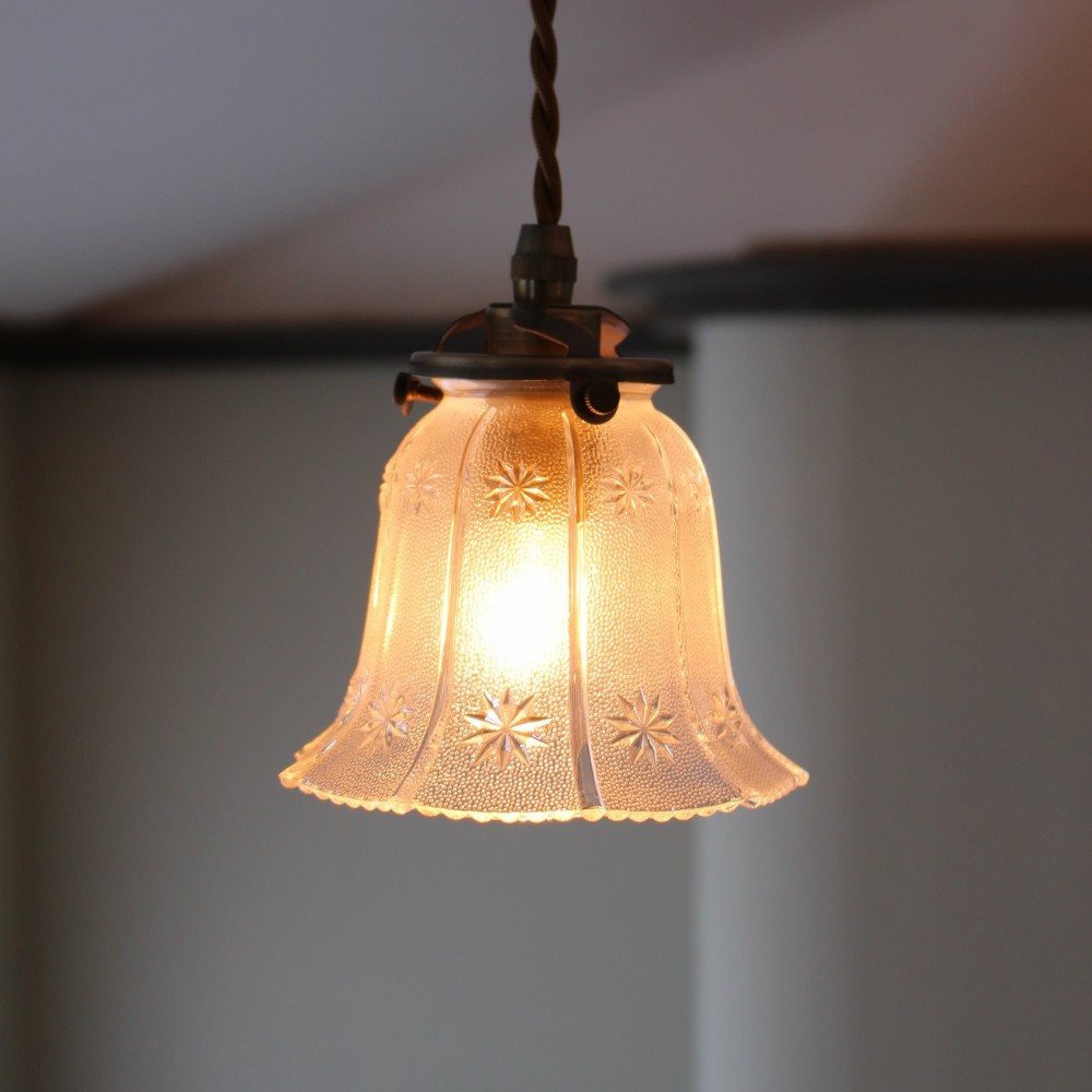 2月中旬入荷予定】優しい灯りがこぼれる ガラスシェードのペンダント