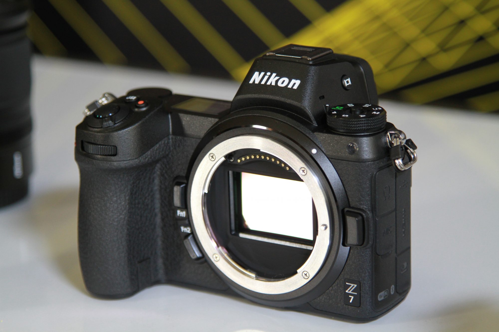 ニコン、大口径の新型マウント「ニコン Z マウントシステム」を発表