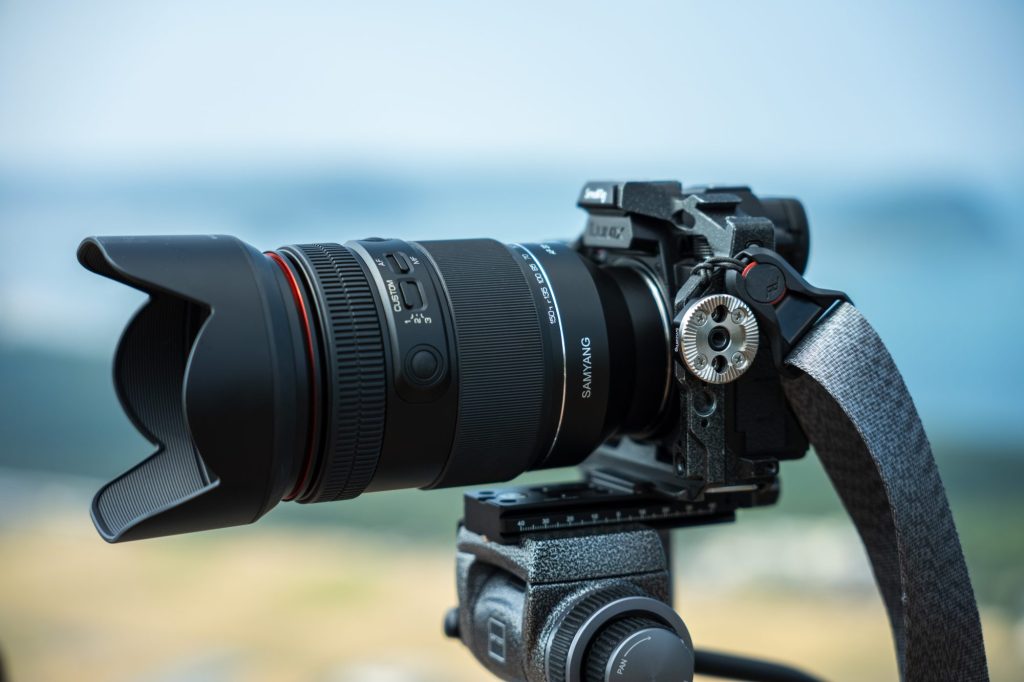 SAMYANG AF 35-150mm F2-2.8L」広角35mmから望遠150mmまでをカバーする