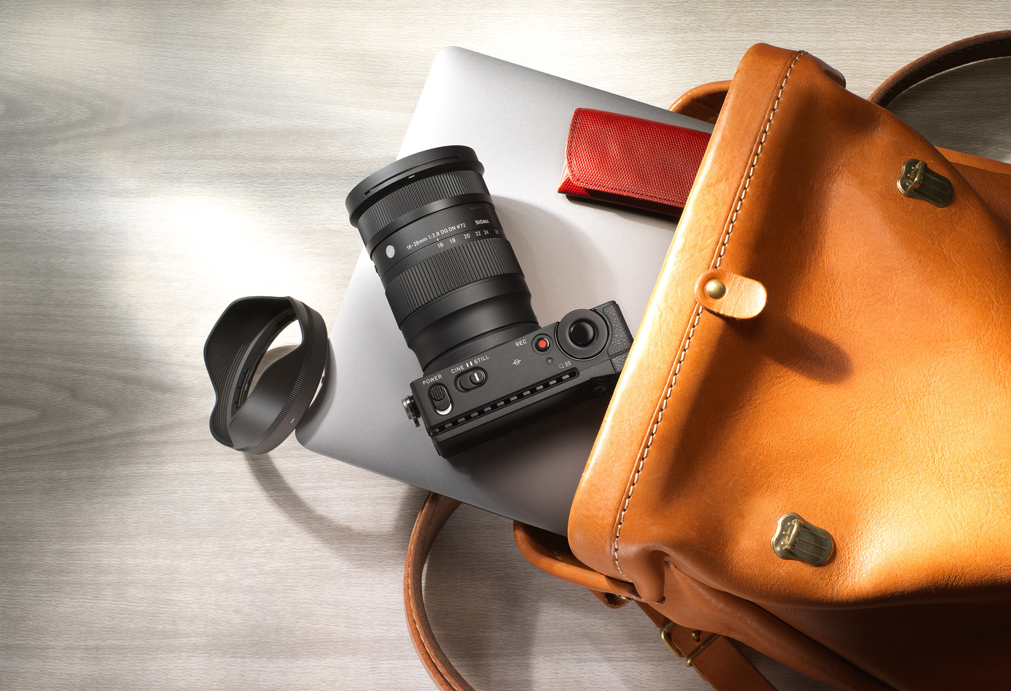 シグマ、ミラーレスカメラ専用の大口径超広角ズームレンズSIGMA 16